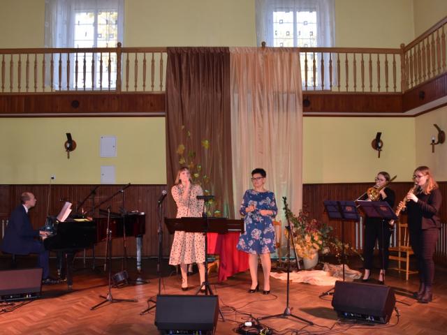 Wykonawcy koncertu – Katarzyna Kaczmarek (śpiew), Katarzyna Józefczak (śpiew), Julia Bajon (puzon), Martyna Bajon (saksofon sopranowy) i Mariusz Kowalczyk (fortepian)