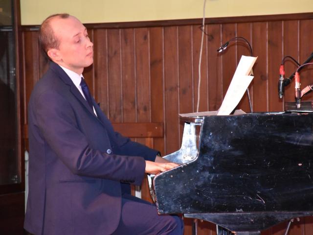Mariusz Kowalczyk (fortepian)