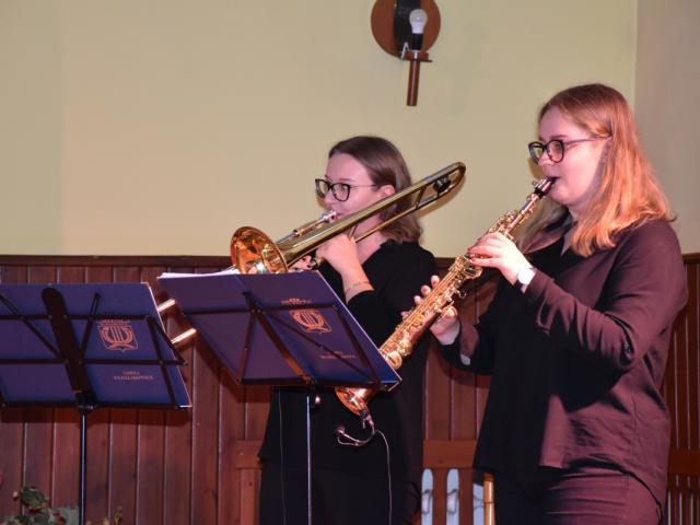 Julia Bajon (puzon) i Martyna Bajon (saksofon sopranowy)