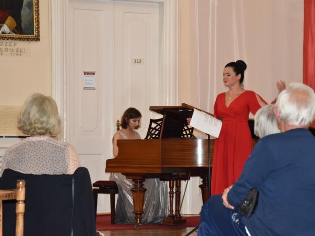 Występ Anny Raievy (sopran) przy akompaniamencie Alicji Tarczykowskiej