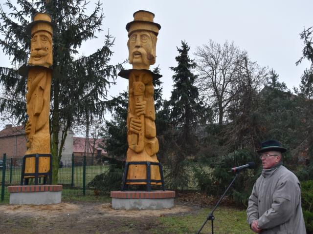 Rzeźbiarz ludowy Jerzy Sowijak opowiada o rzeźbach