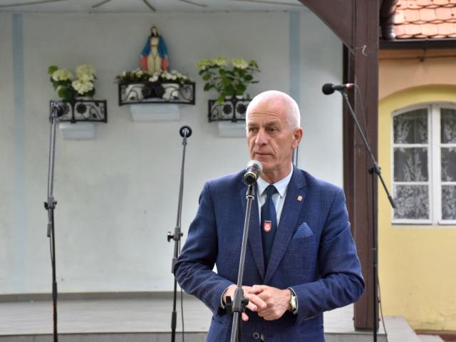 Wójt gminy Włoszakowice Robert Kasperczak dziękuje zespołom i chórom za udział w przeglądzie