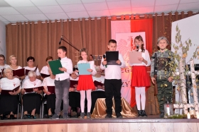 Występ uczniów ze Szkoły Podstawowej w Jezierzycach Kościelnych